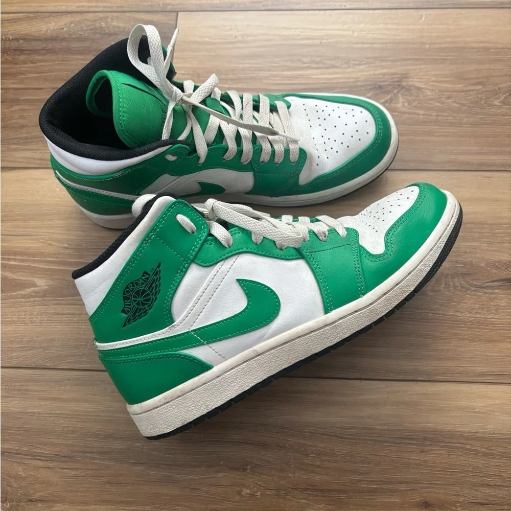 Nike air Jordan Green and White Men's Sneakers